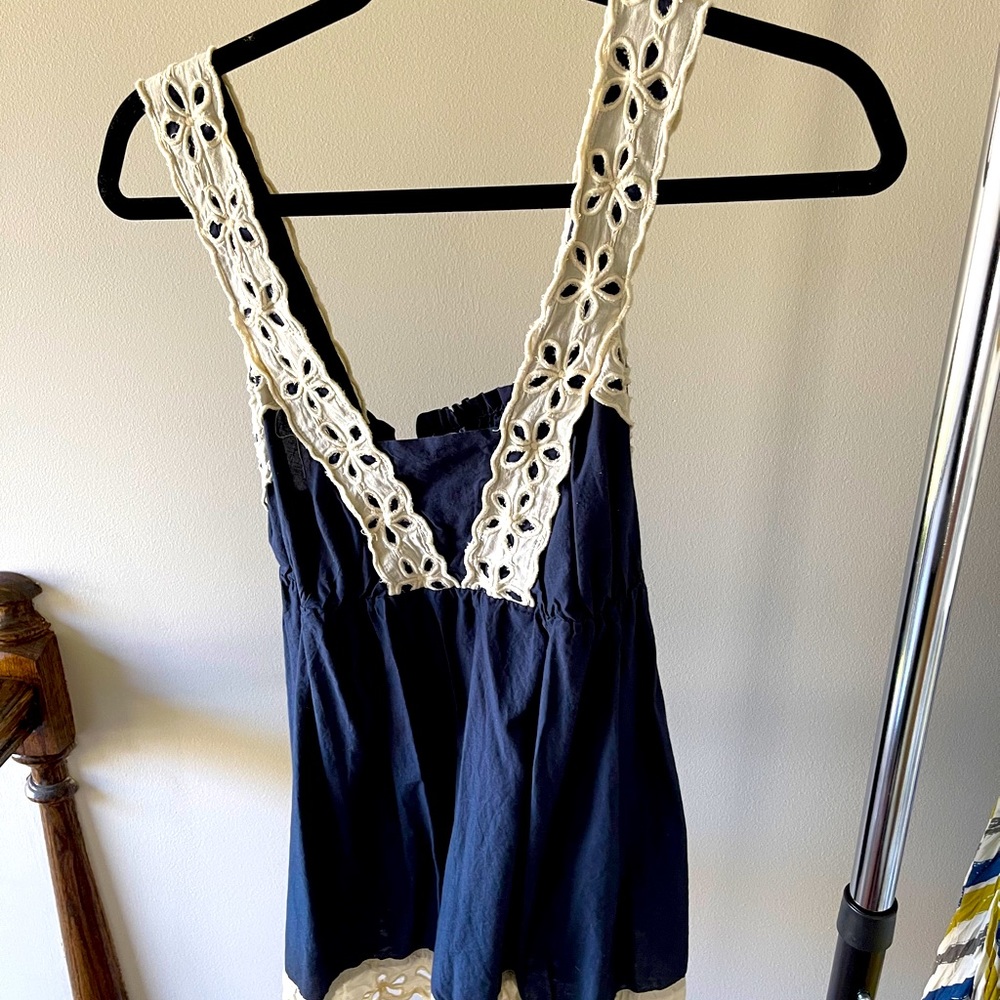 Sleeveless top with removable rope belt